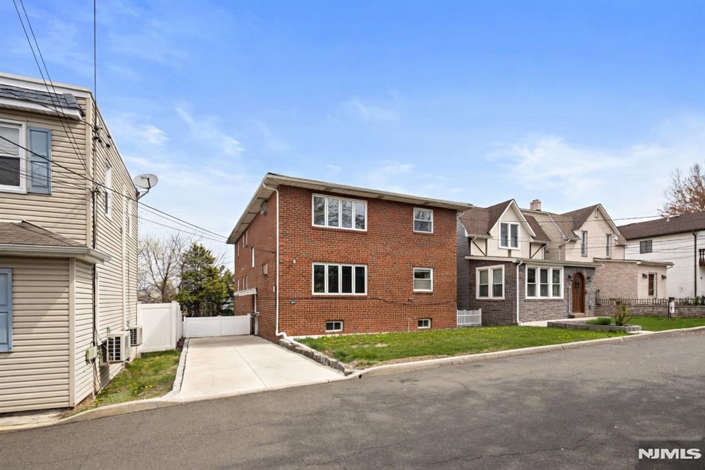 main property photo 17