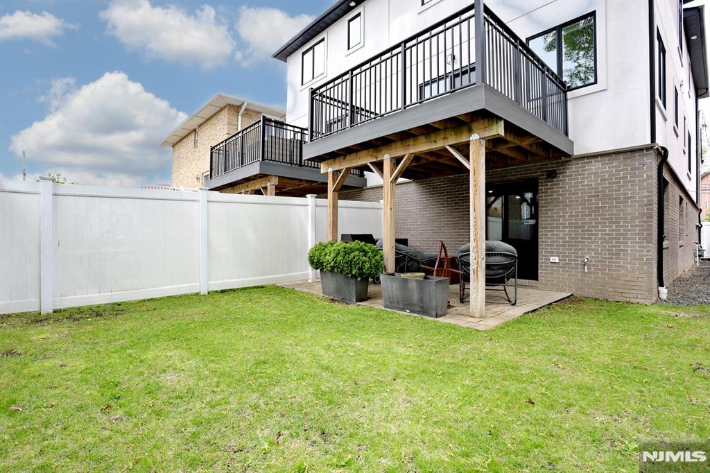 main property photo 44