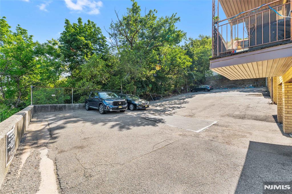main property photo 17