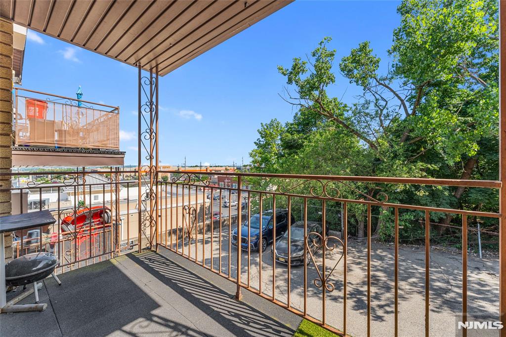 main property photo 19