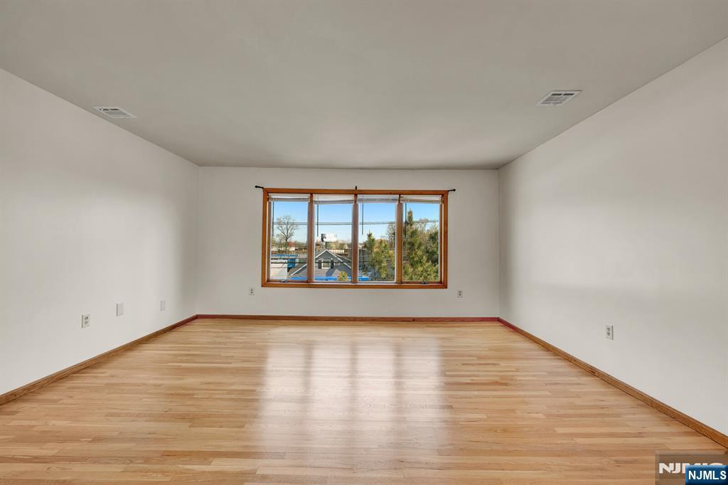 property viewer photo 14