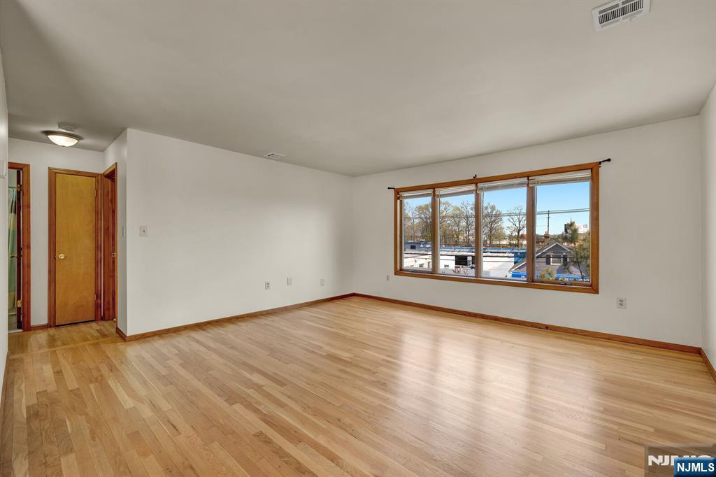 property viewer photo 15