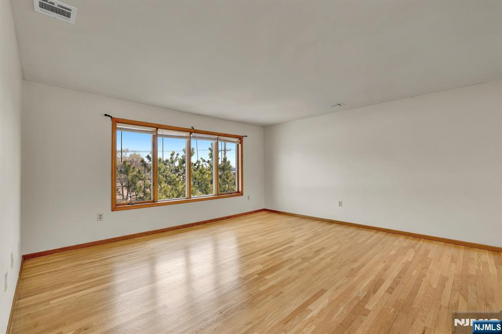 property viewer photo 16
