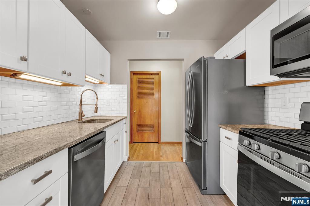 property viewer photo 8