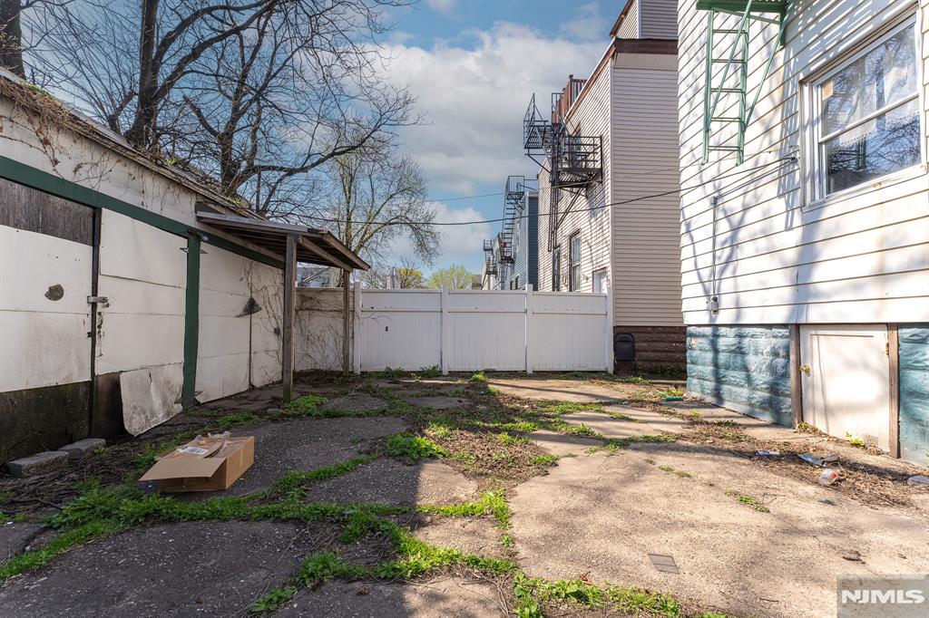 main property photo 47
