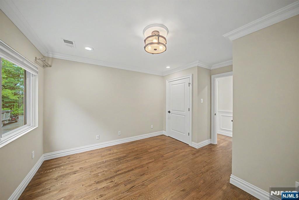 property viewer photo 16