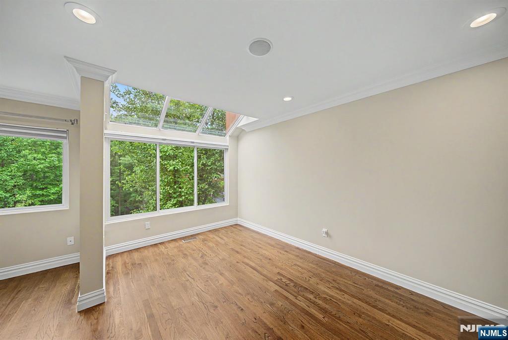 property viewer photo 25