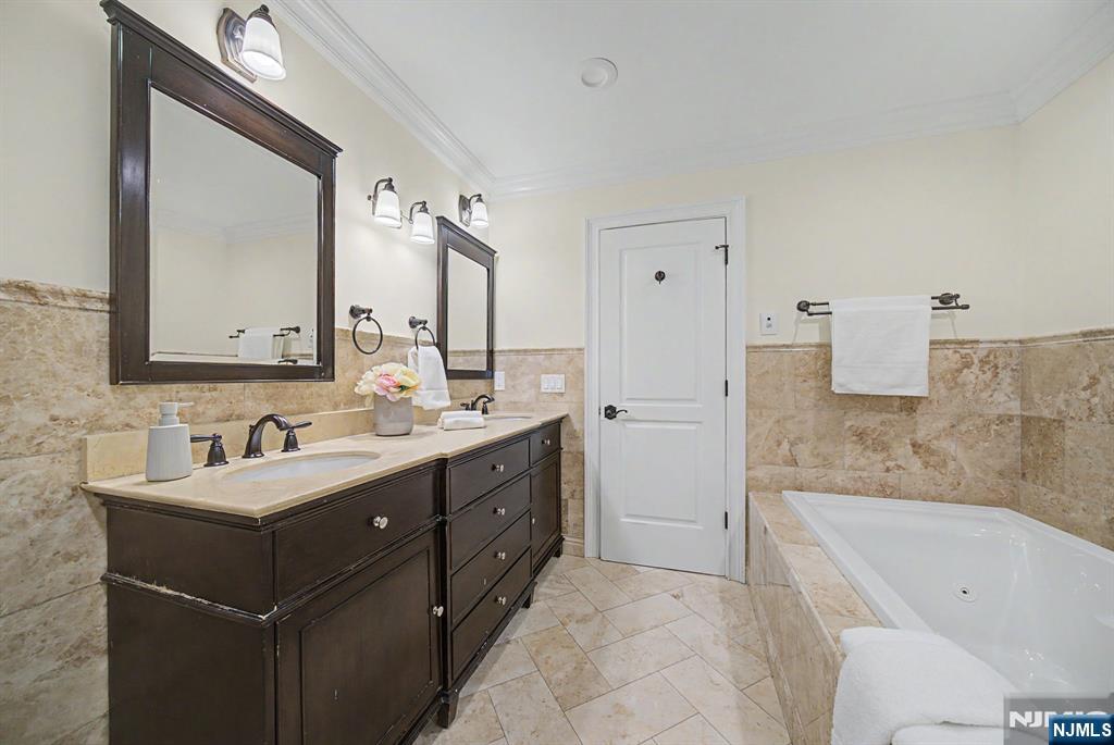 property viewer photo 30