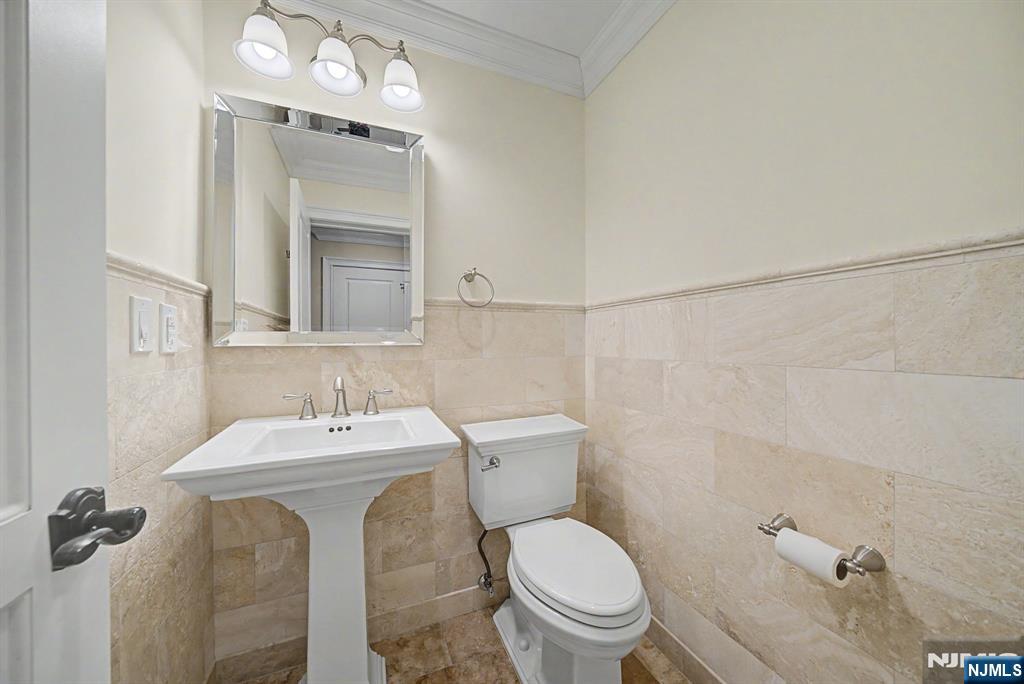 property viewer photo 35