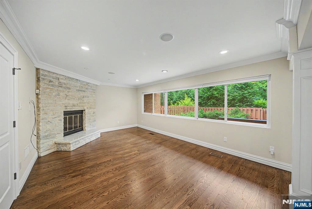 property viewer photo 36