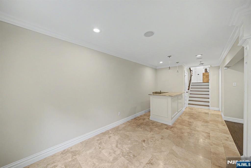 property viewer photo 40