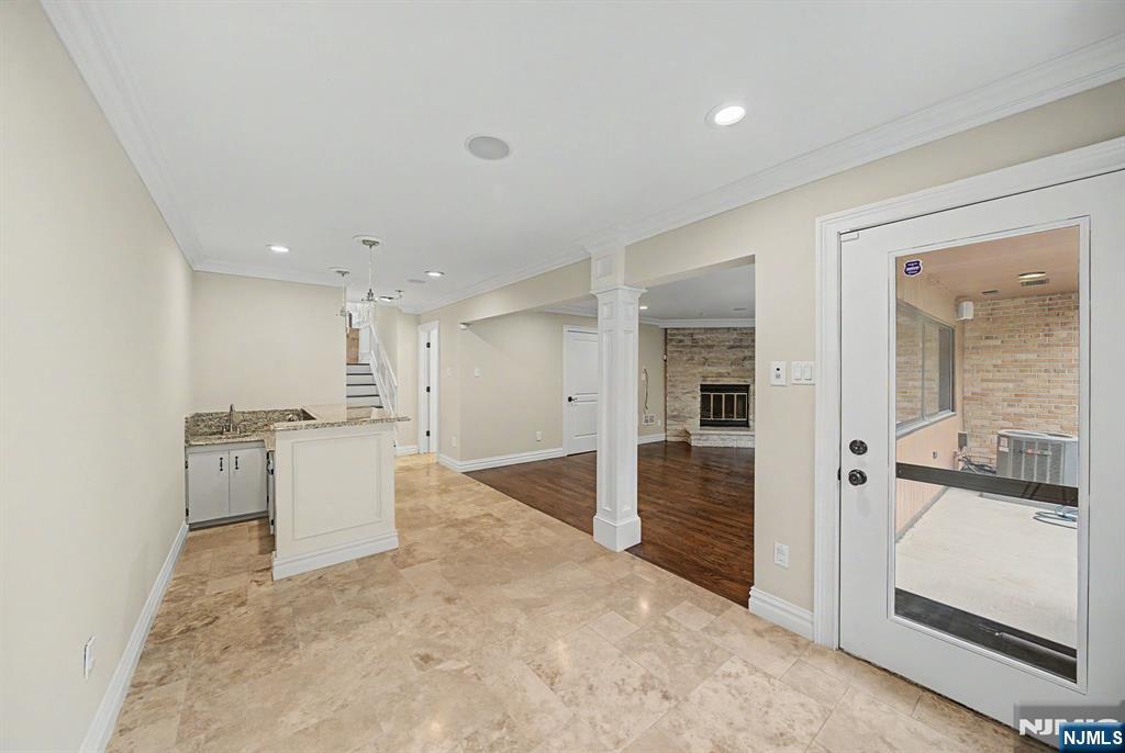 property viewer photo 41
