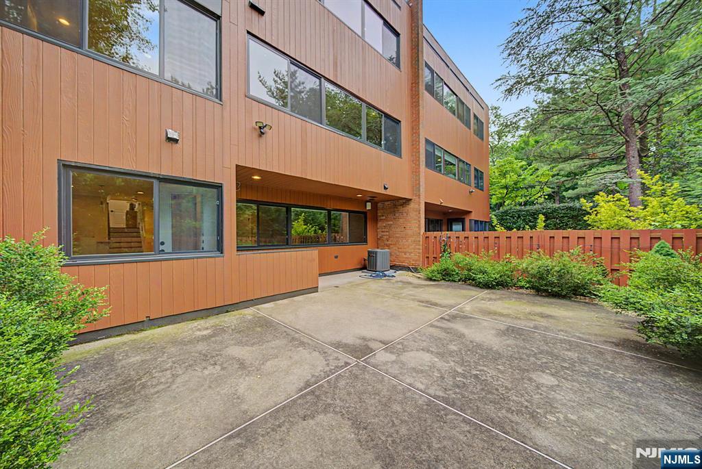property viewer photo 44