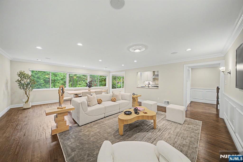 property viewer photo 5
