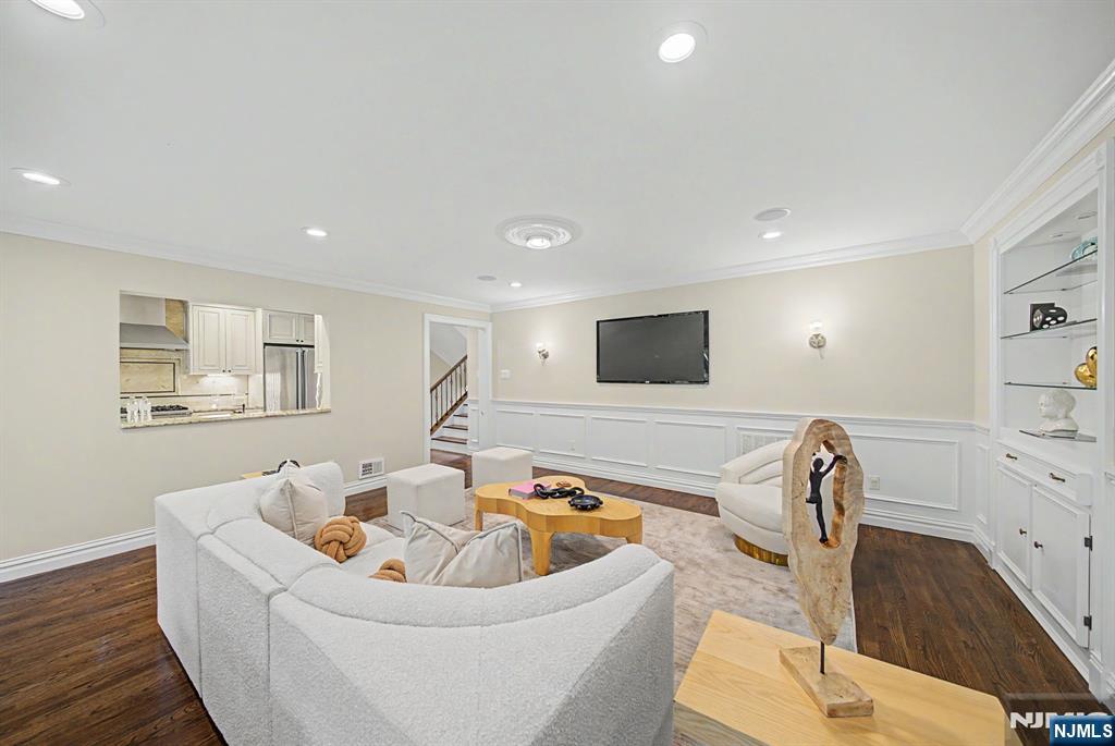 property viewer photo 6