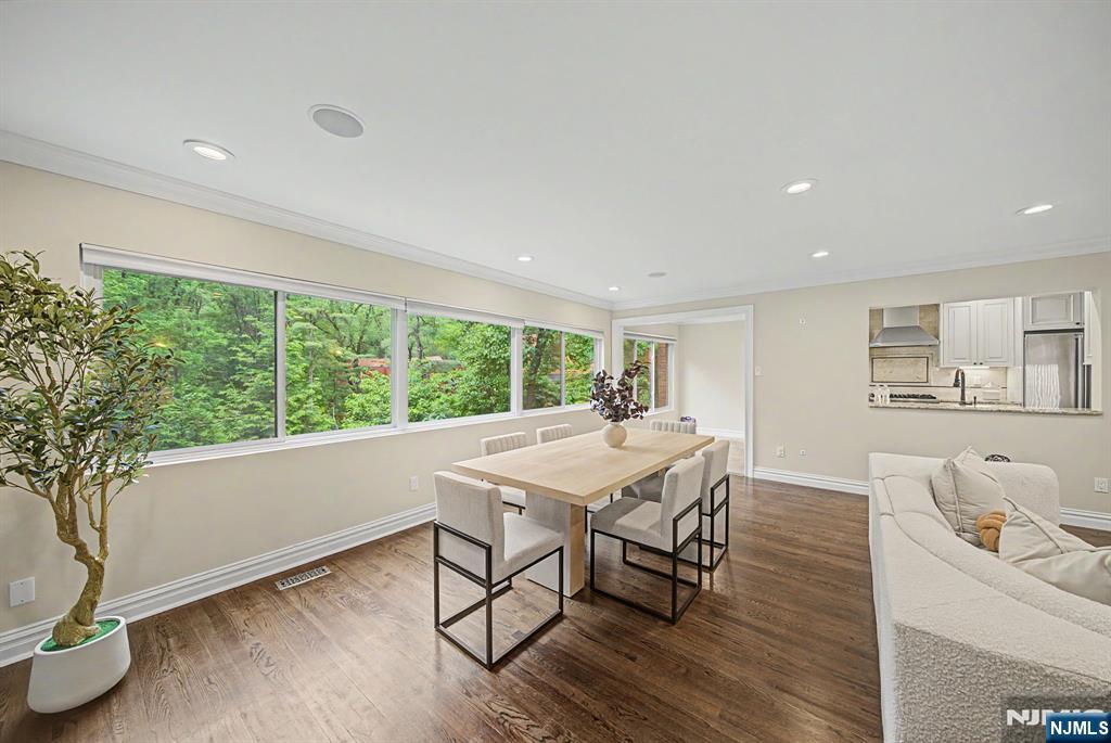 property viewer photo 8