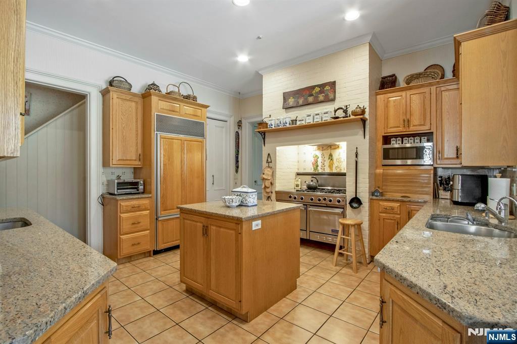 main property photo 14
