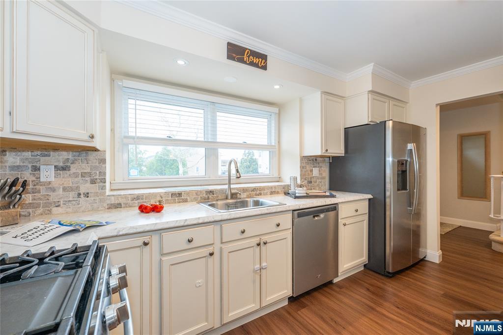 property viewer photo 18