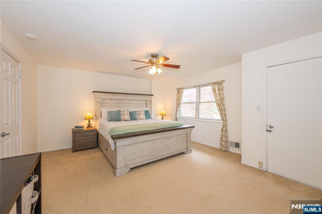 property viewer photo 22