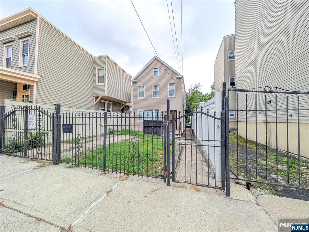 main property photo 27