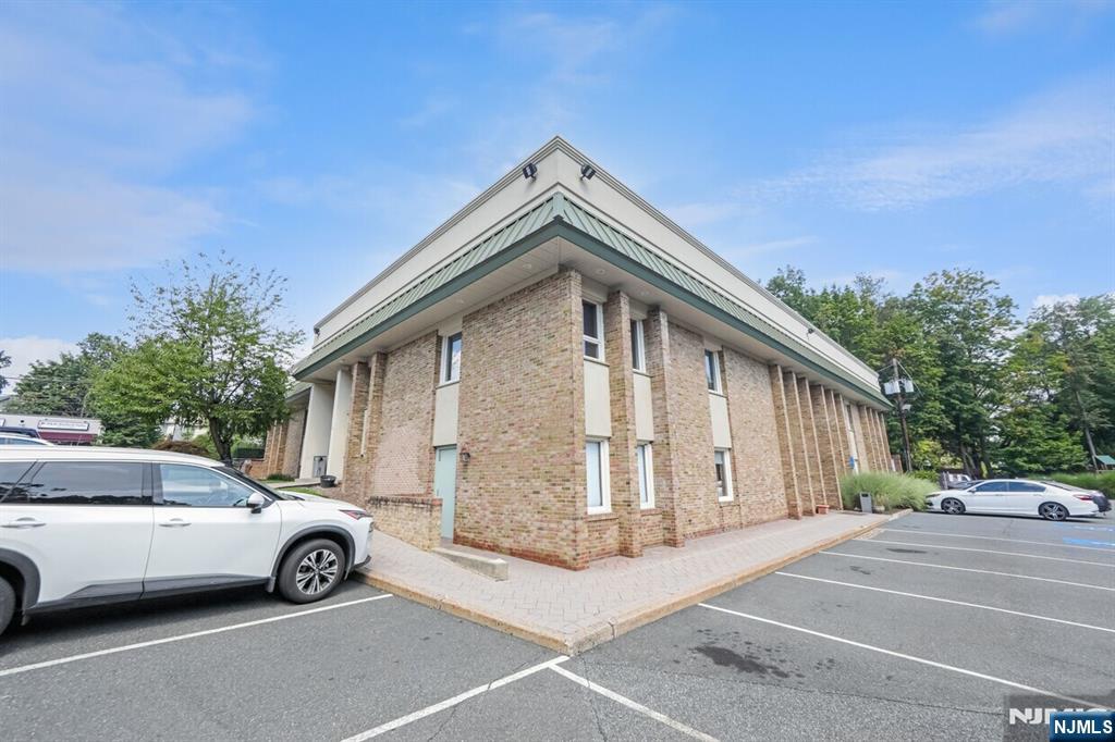 main property photo 13