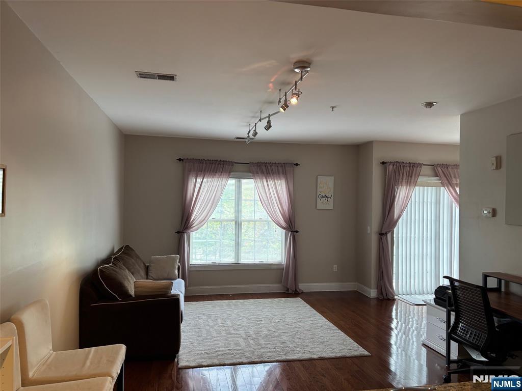 property viewer photo 1