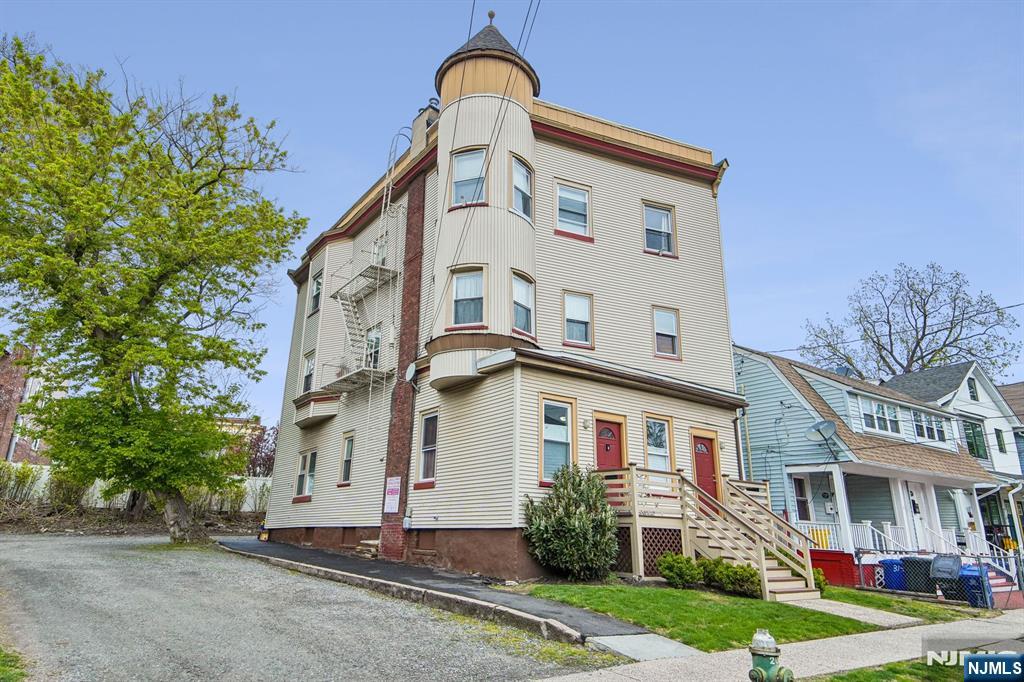 main property photo 5