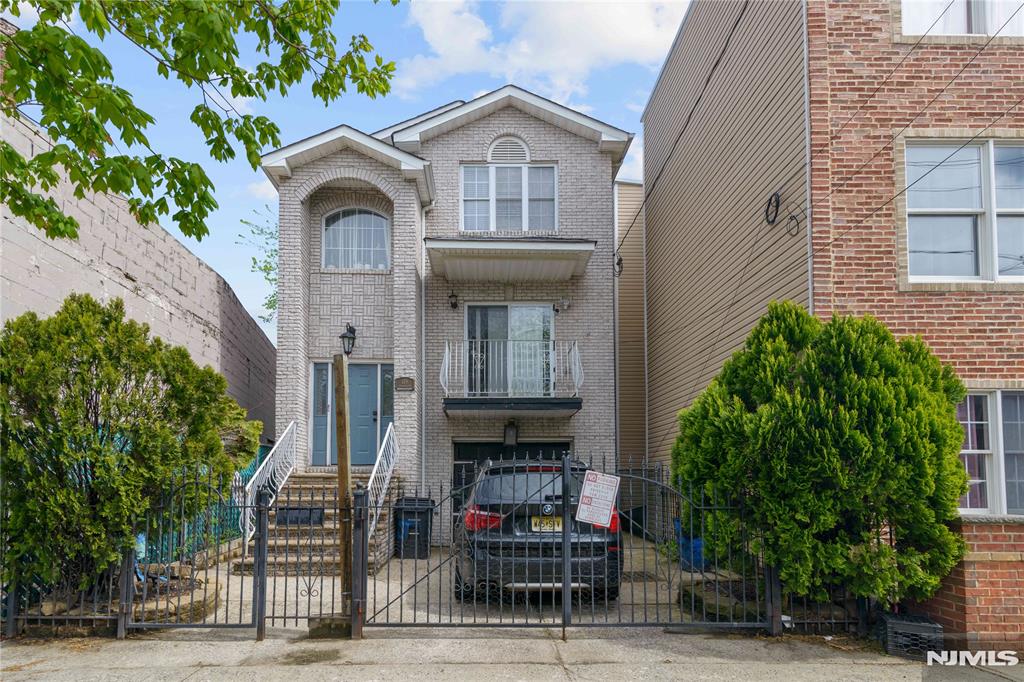 main property photo 18