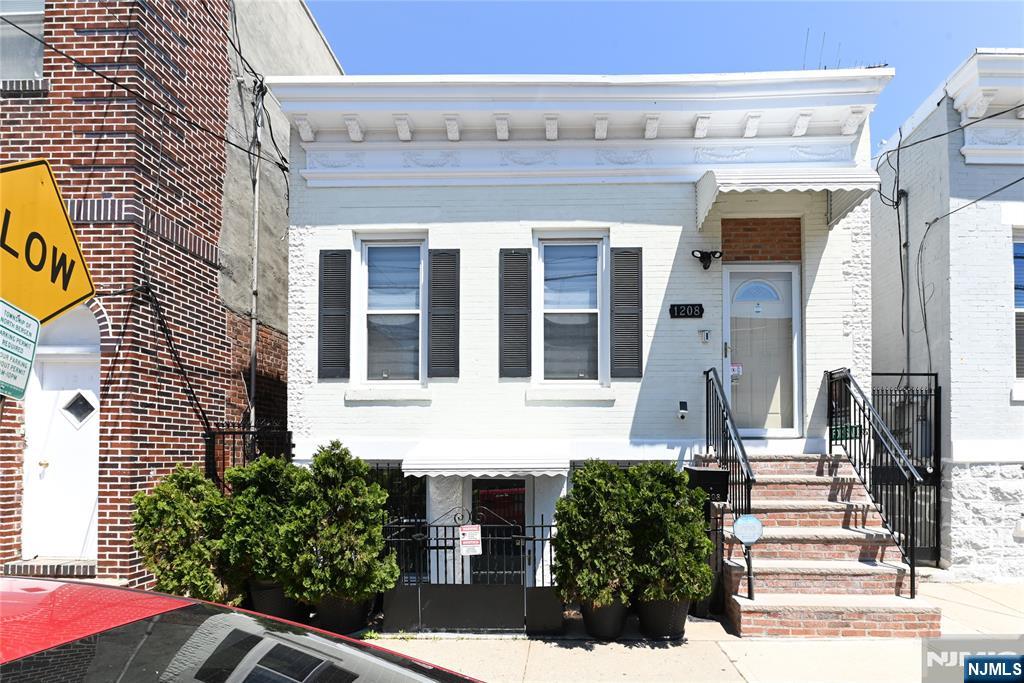 main property photo 30