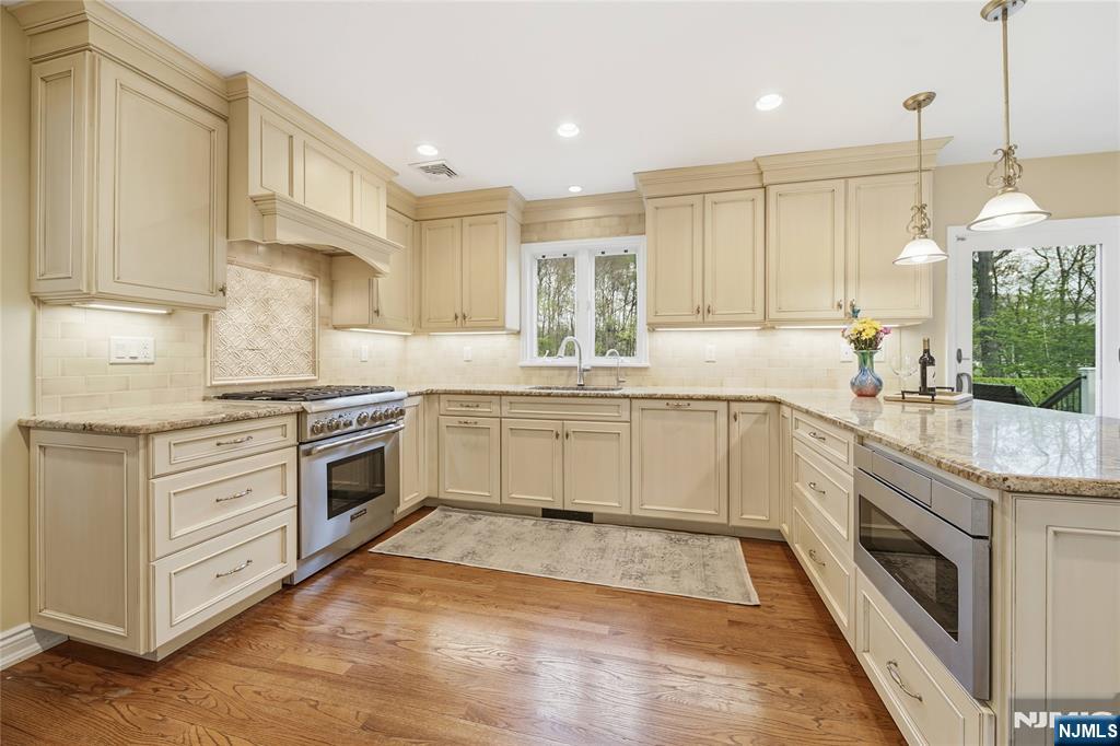 property viewer photo 12