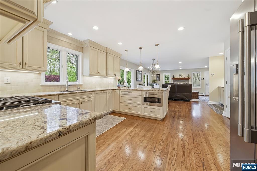 property viewer photo 13