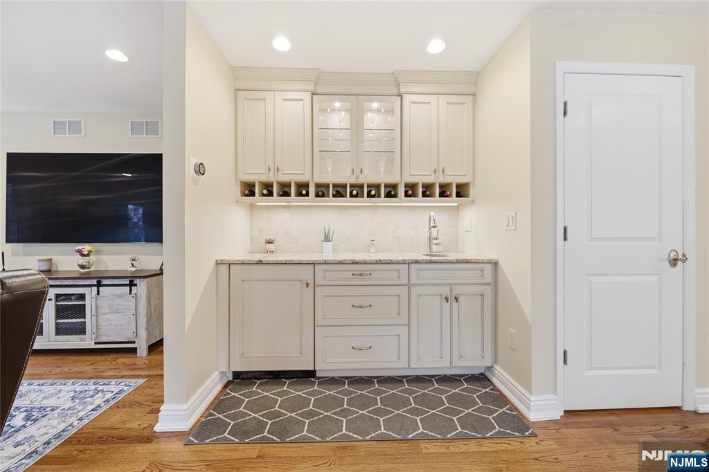 property viewer photo 15