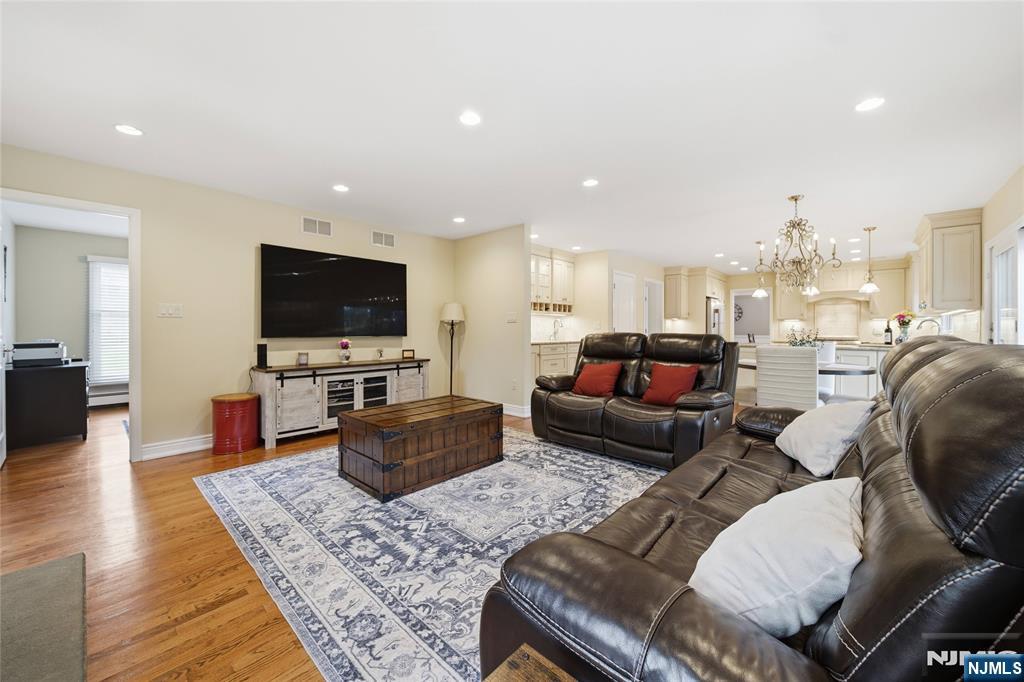 property viewer photo 17