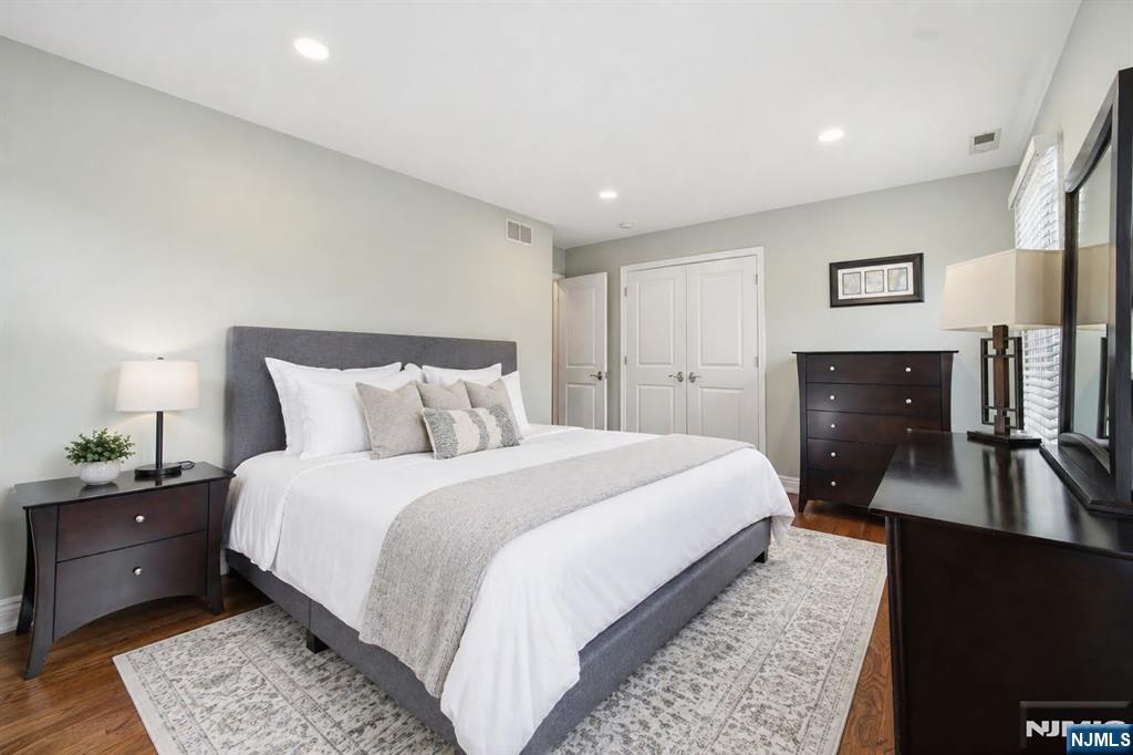 property viewer photo 23