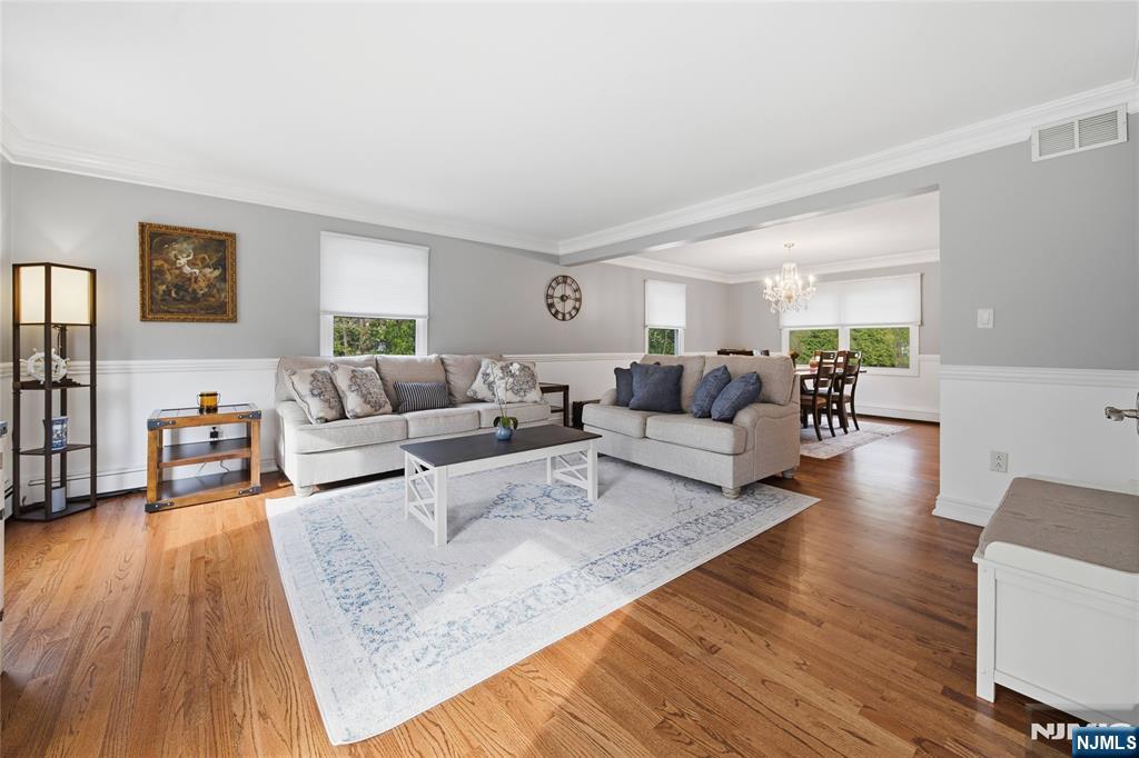 property viewer photo 5