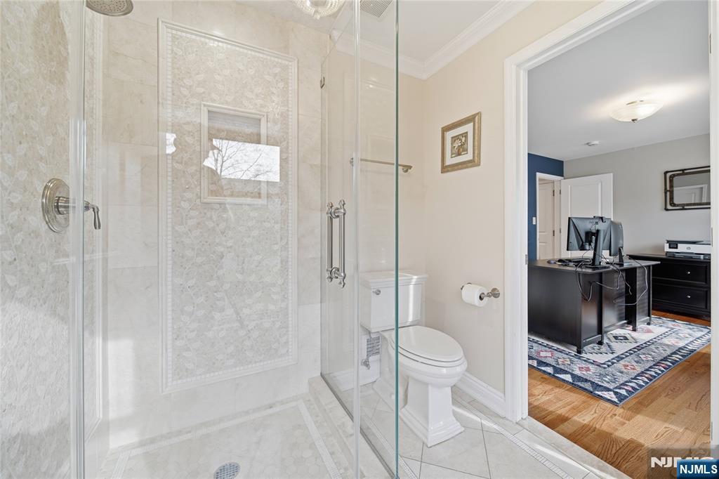 property viewer photo 9