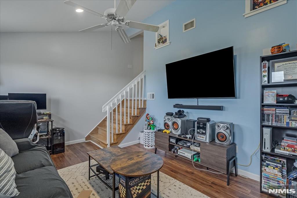 property viewer photo 1