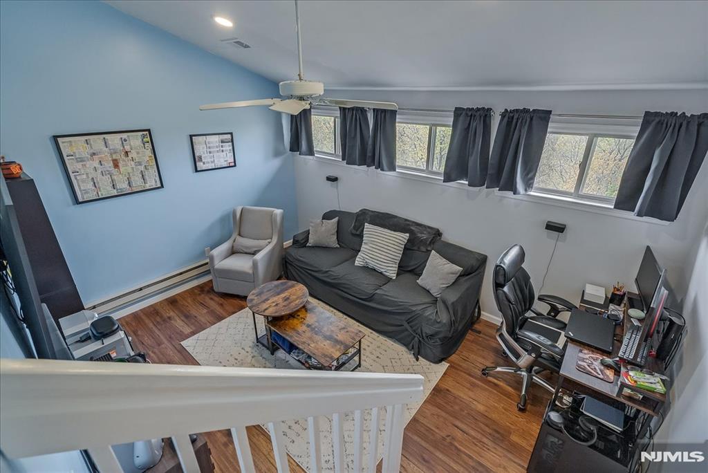 property viewer photo 12