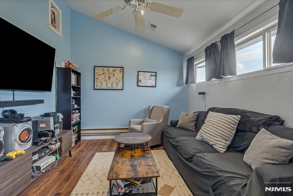 property viewer photo 13