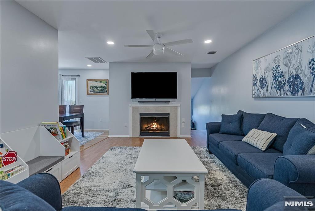 property viewer photo 2