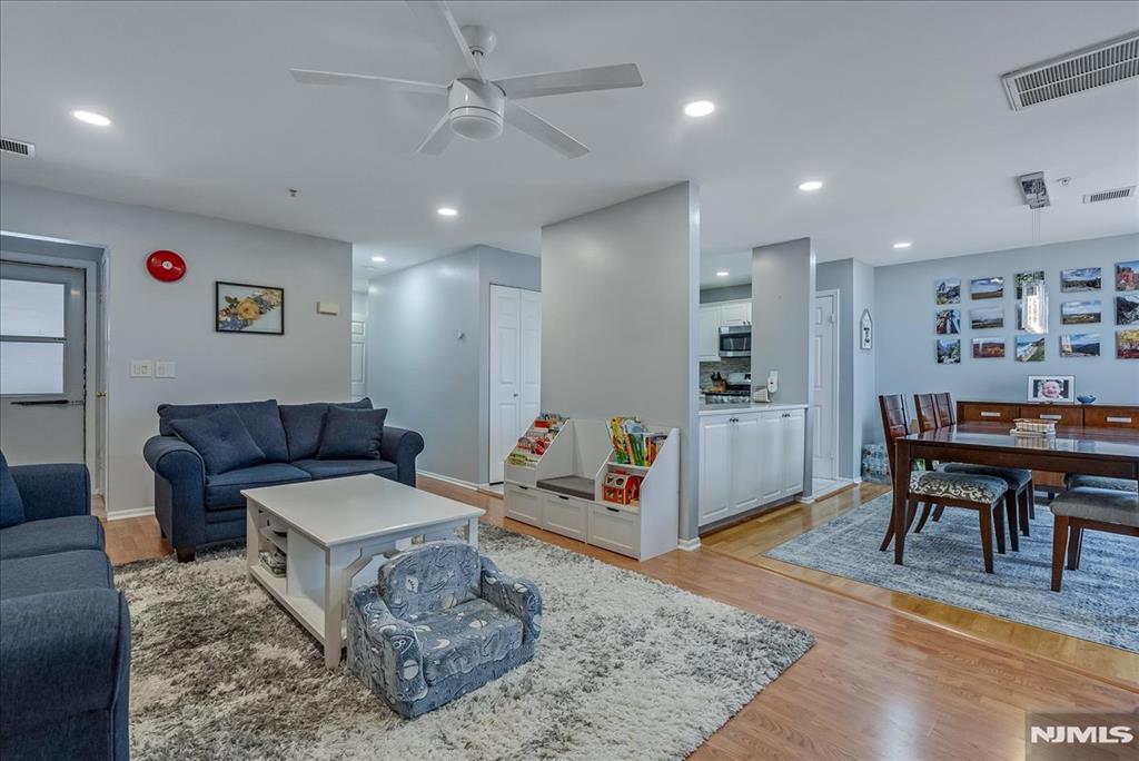 property viewer photo 3