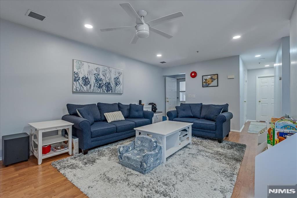 property viewer photo 4