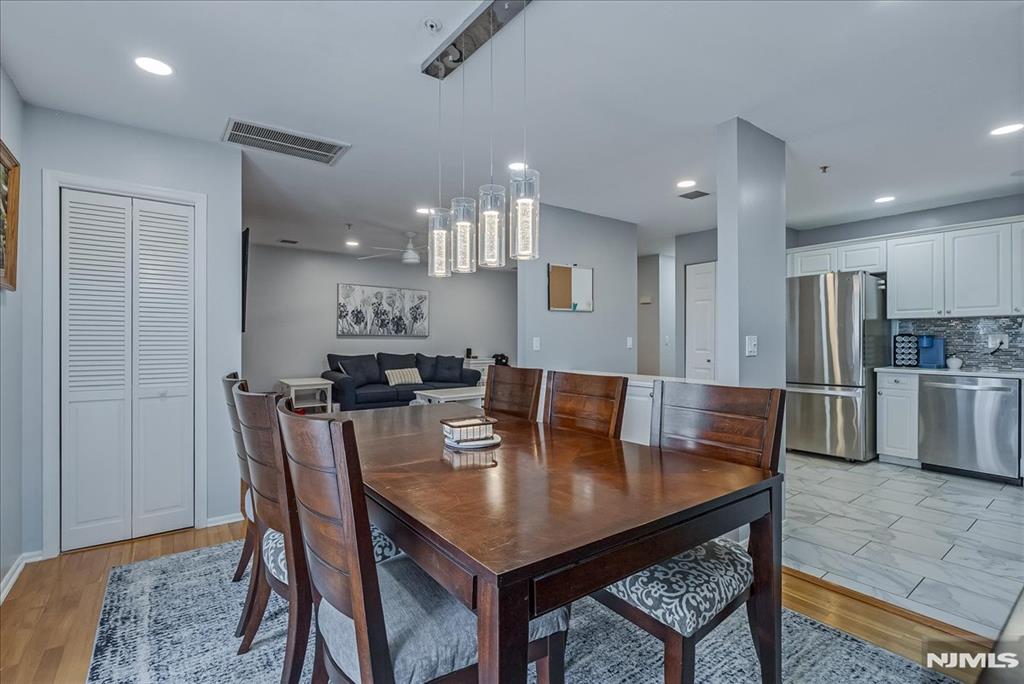 property viewer photo 6