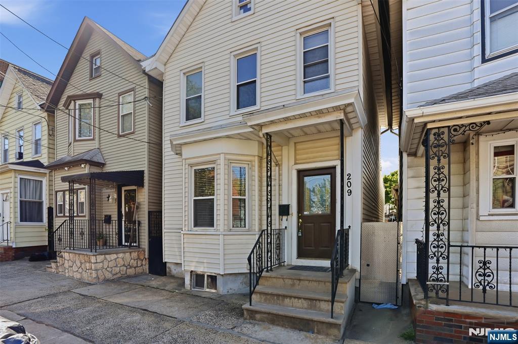 main property photo 5