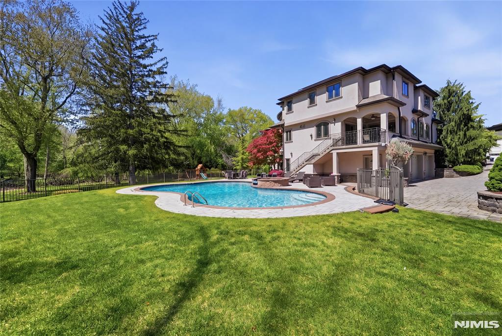 main property photo 45