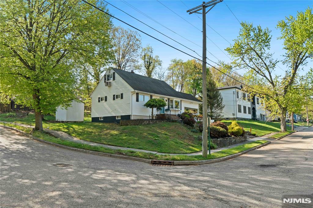 main property photo 13