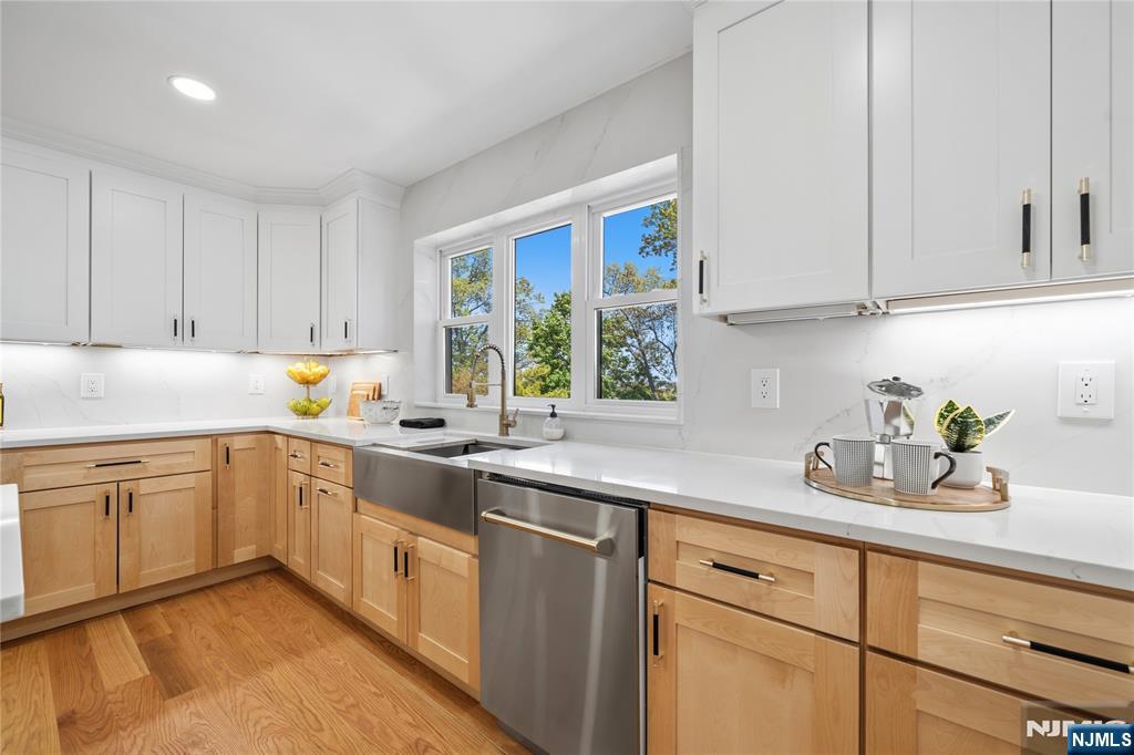 property viewer photo 16