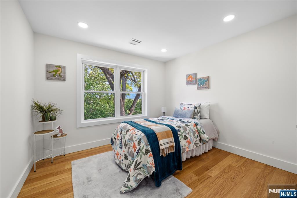 property viewer photo 33