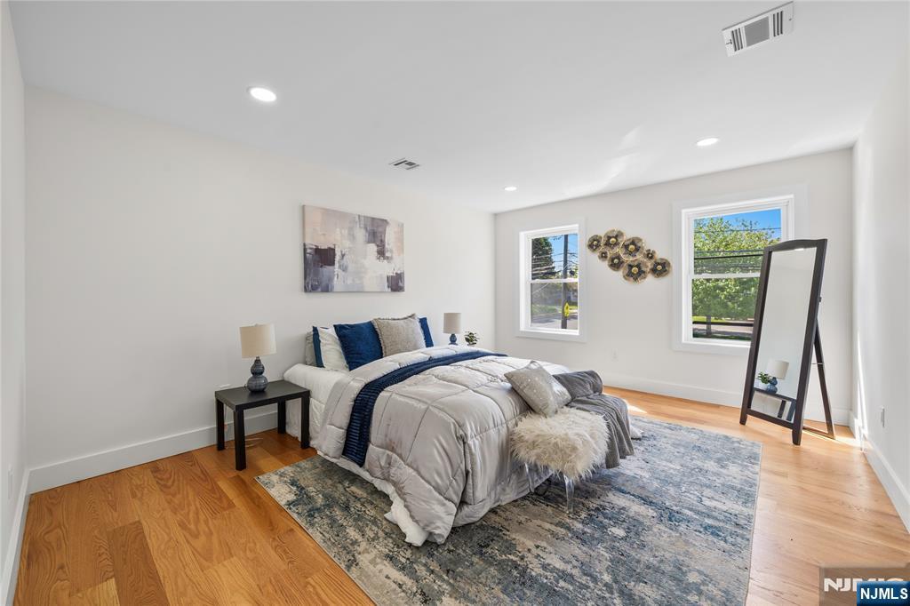 property viewer photo 36