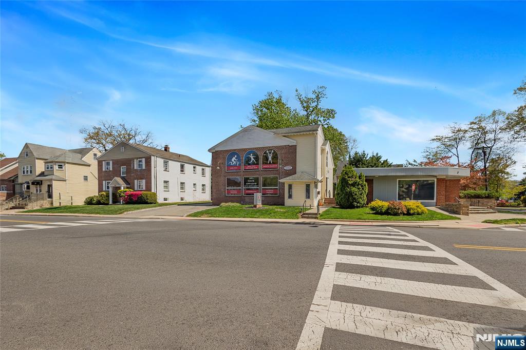 main property photo 28